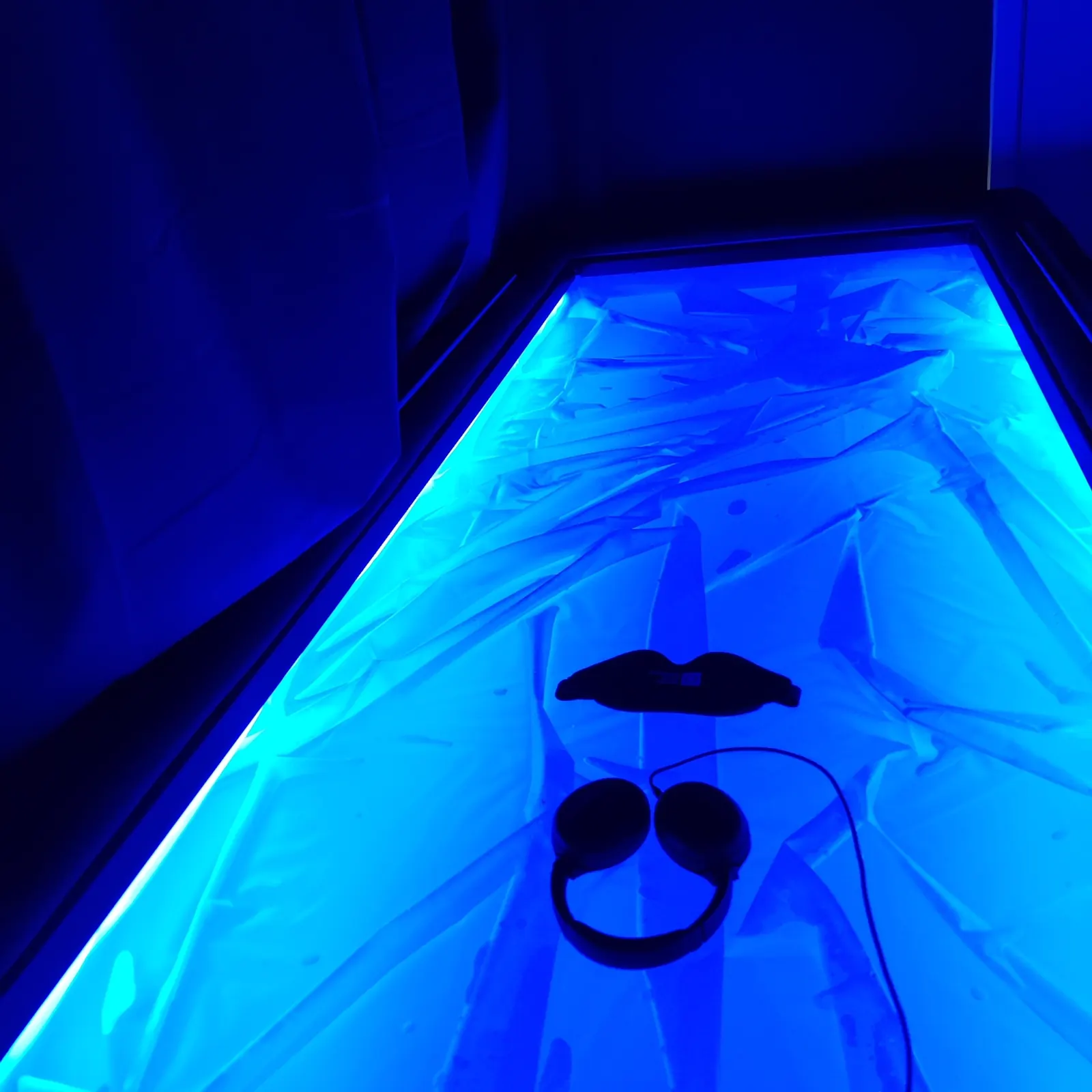 Driifloat dry-float enhed i et roligt, mørkt teknisk rum